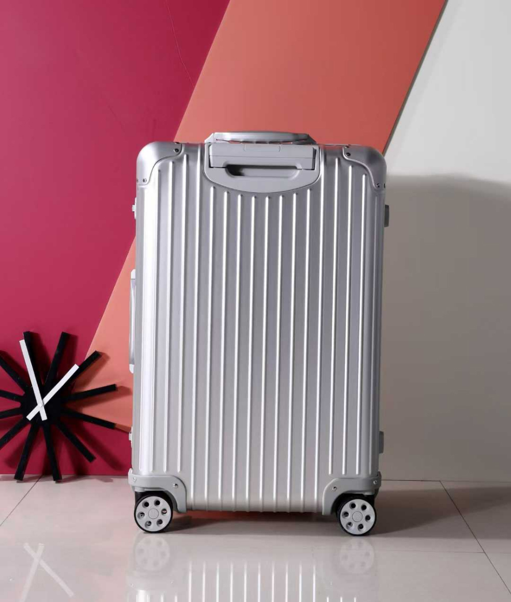 Rimowa Rimowa Original Cabin Aluminum Suitcase 레플리카 2번 이미지 - 하이앤드 | 세미샵 레플리카 사이트