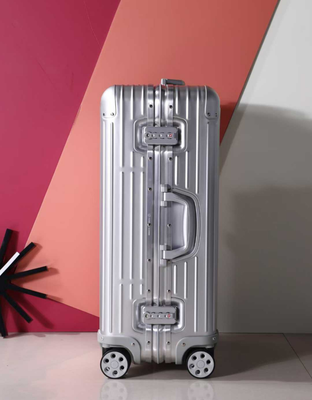 Rimowa Rimowa Original Cabin Aluminum Suitcase 레플리카 3번 이미지 - 하이앤드 | 세미샵 레플리카 사이트
