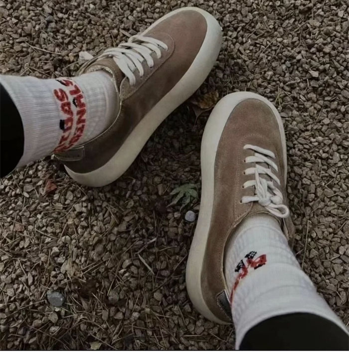 Golden Goose 골든구스 스페이스 스웨이드 시어링 스니커즈 레플리카 3번 이미지 - 신발 | 세미샵 레플리카 사이트