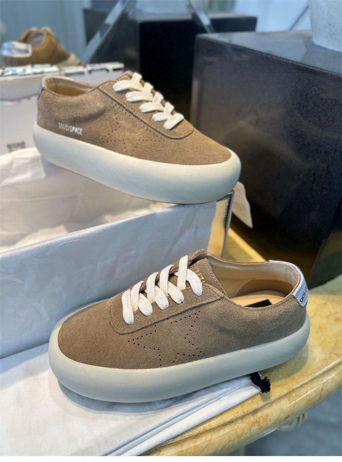 Golden Goose 골든구스 스페이스 스웨이드 시어링 스니커즈 레플리카 5번 이미지 - 신발 | 세미샵 레플리카 사이트