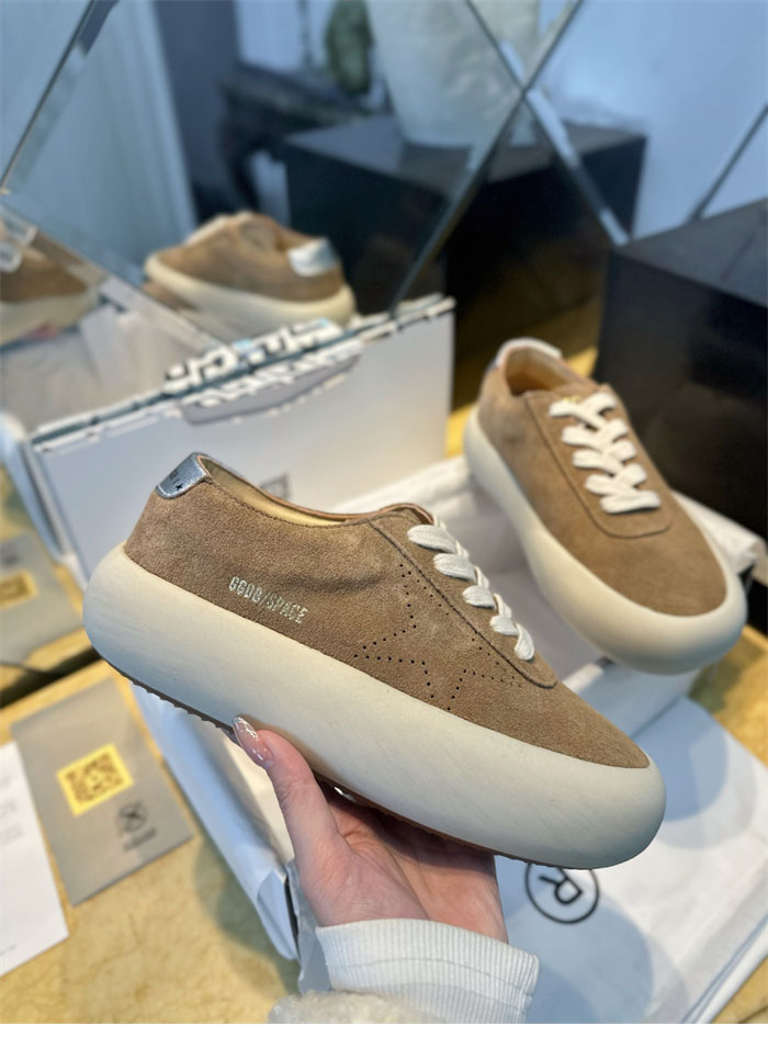 Golden Goose 골든구스 스페이스 스웨이드 시어링 스니커즈 레플리카 7번 이미지 - 신발 | 세미샵 레플리카 사이트