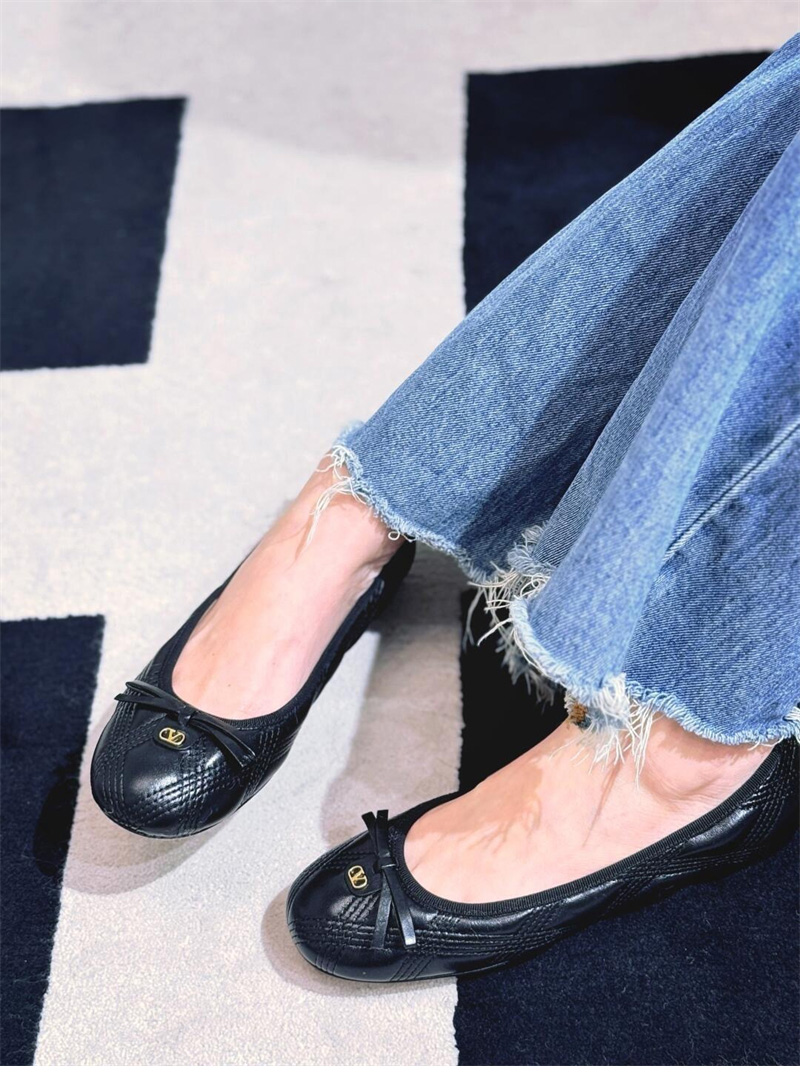 *기타 발렌티노 가라바니 퀼티 67 발레리나 플랫 슈즈 레플리카 1번 이미지 - 신발 | 세미샵 레플리카 사이트