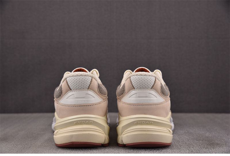 New Balance 뉴발란스 x 로로피아나 990v6 스니커즈 레플리카 4번 이미지 - 신발 | 세미샵 레플리카 사이트