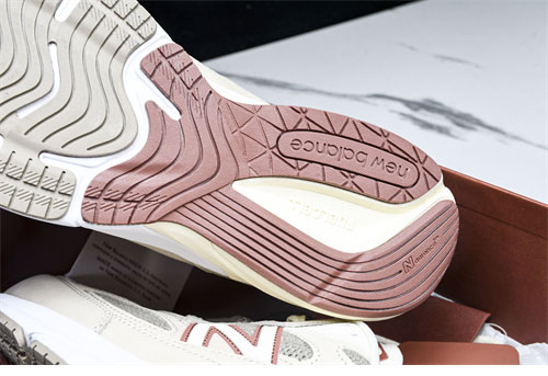 New Balance 뉴발란스 x 로로피아나 990v6 스니커즈 레플리카 25번 이미지 - 신발 | 세미샵 레플리카 사이트