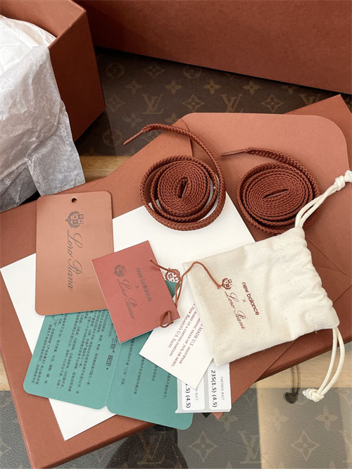 New Balance 뉴발란스 x 로로피아나 990v6 스니커즈 레플리카 26번 이미지 - 신발 | 세미샵 레플리카 사이트