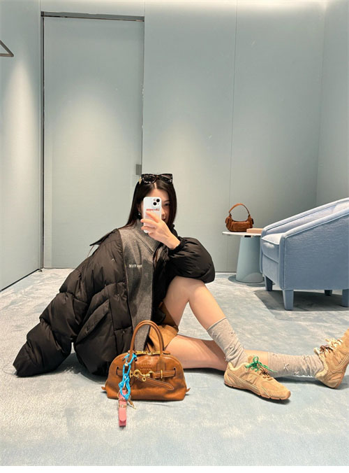 New Balance 뉴발란스 x 미우미우 530 SL 블리치드 가죽 스니커즈 레플리카 4번 이미지 - 신발 | 세미샵 레플리카 사이트