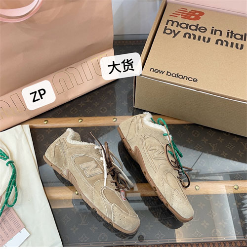 New Balance 뉴발란스 x 미우미우 530 SL 블리치드 가죽 스니커즈 레플리카 17번 이미지 - 신발 | 세미샵 레플리카 사이트