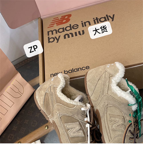 New Balance 뉴발란스 x 미우미우 530 SL 블리치드 가죽 스니커즈 레플리카 18번 이미지 - 신발 | 세미샵 레플리카 사이트