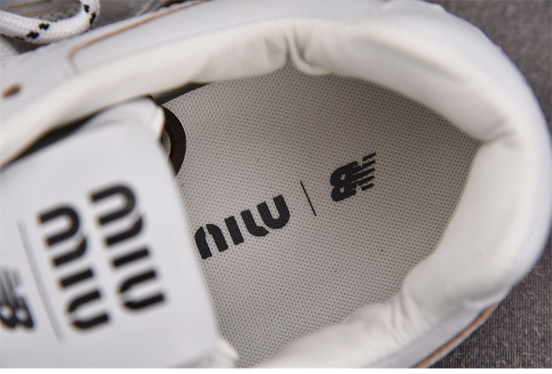 New Balance 뉴발란스 x 미우미우 530 SL 빈티지 화이트 레플리카 2번 이미지 - 신발 | 세미샵 레플리카 사이트