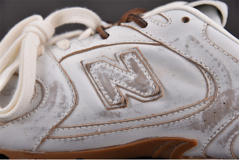 New Balance 뉴발란스 x 미우미우 530 SL 빈티지 화이트 레플리카 4번 이미지 - 신발 | 세미샵 레플리카 사이트