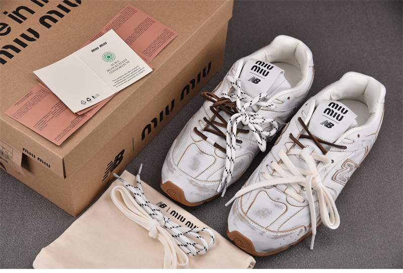 New Balance 뉴발란스 x 미우미우 530 SL 빈티지 화이트 레플리카 8번 이미지 - 신발 | 세미샵 레플리카 사이트