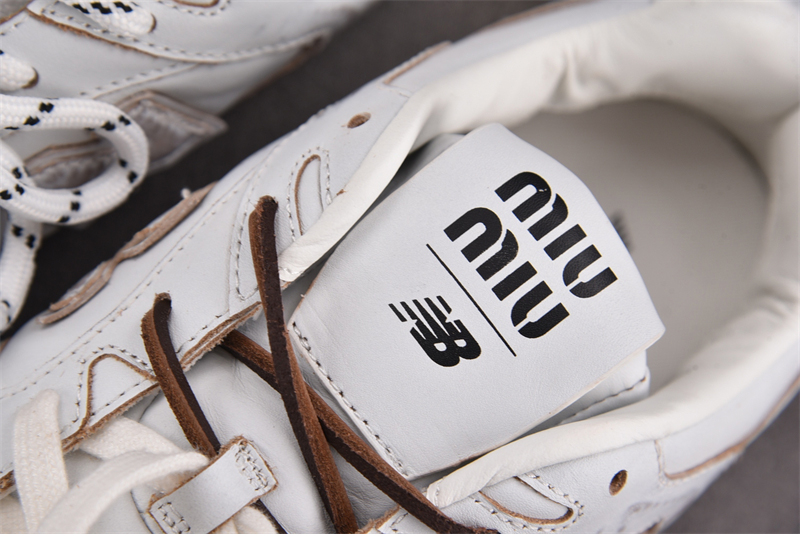 New Balance 뉴발란스 x 미우미우 530 SL 빈티지 화이트 레플리카 13번 이미지 - 신발 | 세미샵 레플리카 사이트