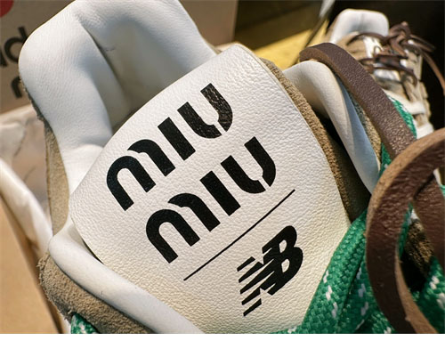 New Balance 뉴발란스 x 미우미우 530 SL 에쿠르 스니커즈 레플리카 17번 이미지 - 신발 | 세미샵 레플리카 사이트