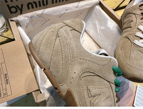 New Balance 뉴발란스 x 미우미우 530 SL 에쿠르 스니커즈 레플리카 19번 이미지 - 신발 | 세미샵 레플리카 사이트