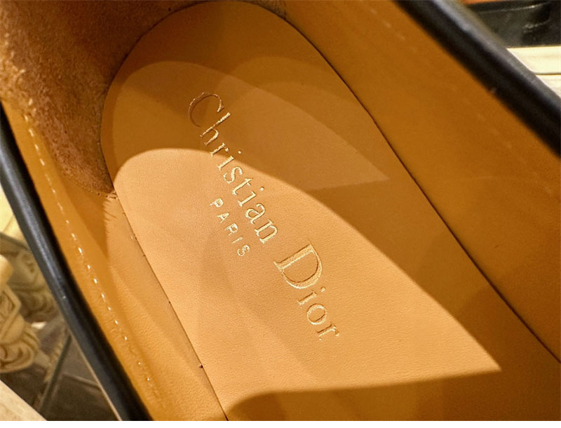 D I O R 디올 보이 브러쉬드 레더 로퍼 레플리카 14번 이미지 - 신발 | 세미샵 레플리카 사이트