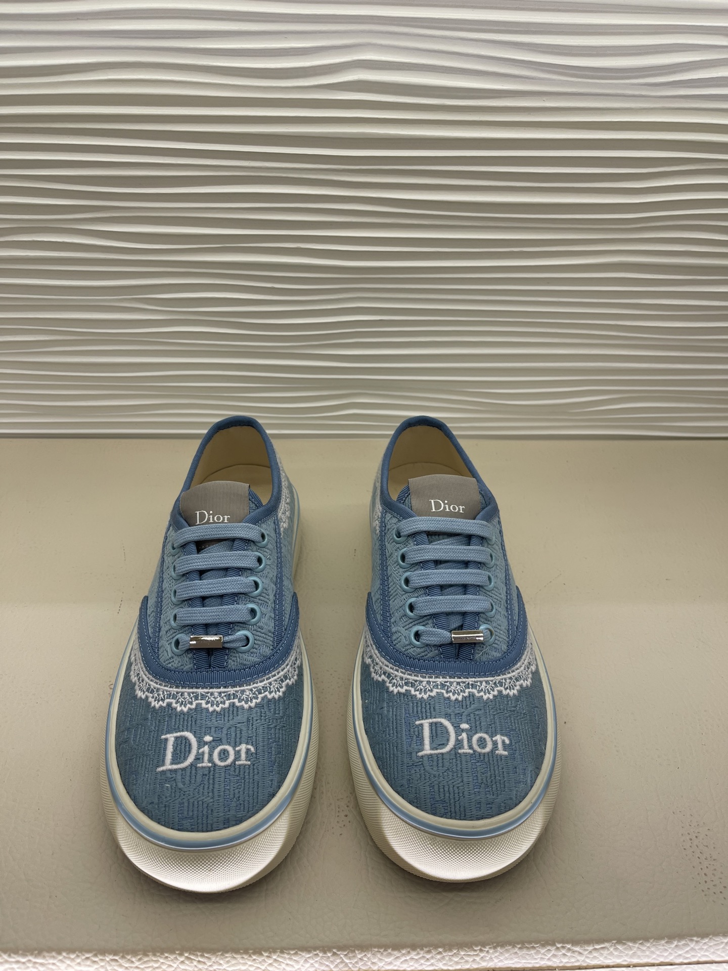 디올 디올 솔트윈드 뮬 스니커즈 레플리카 3번 이미지 - 신발 | 세미샵 레플리카 사이트