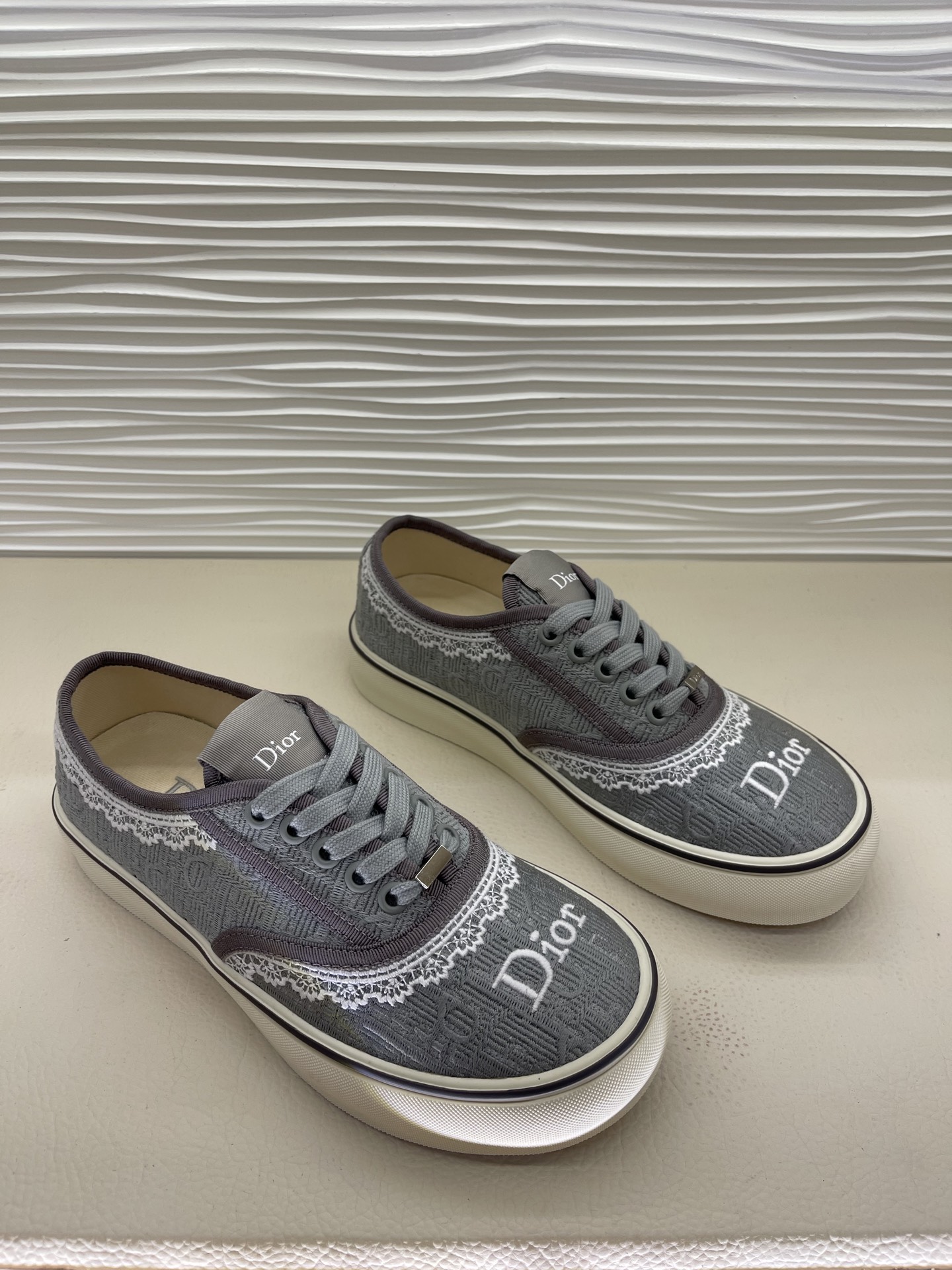 디올 디올 솔트윈드 뮬 스니커즈 레플리카 10번 이미지 - 신발 | 세미샵 레플리카 사이트