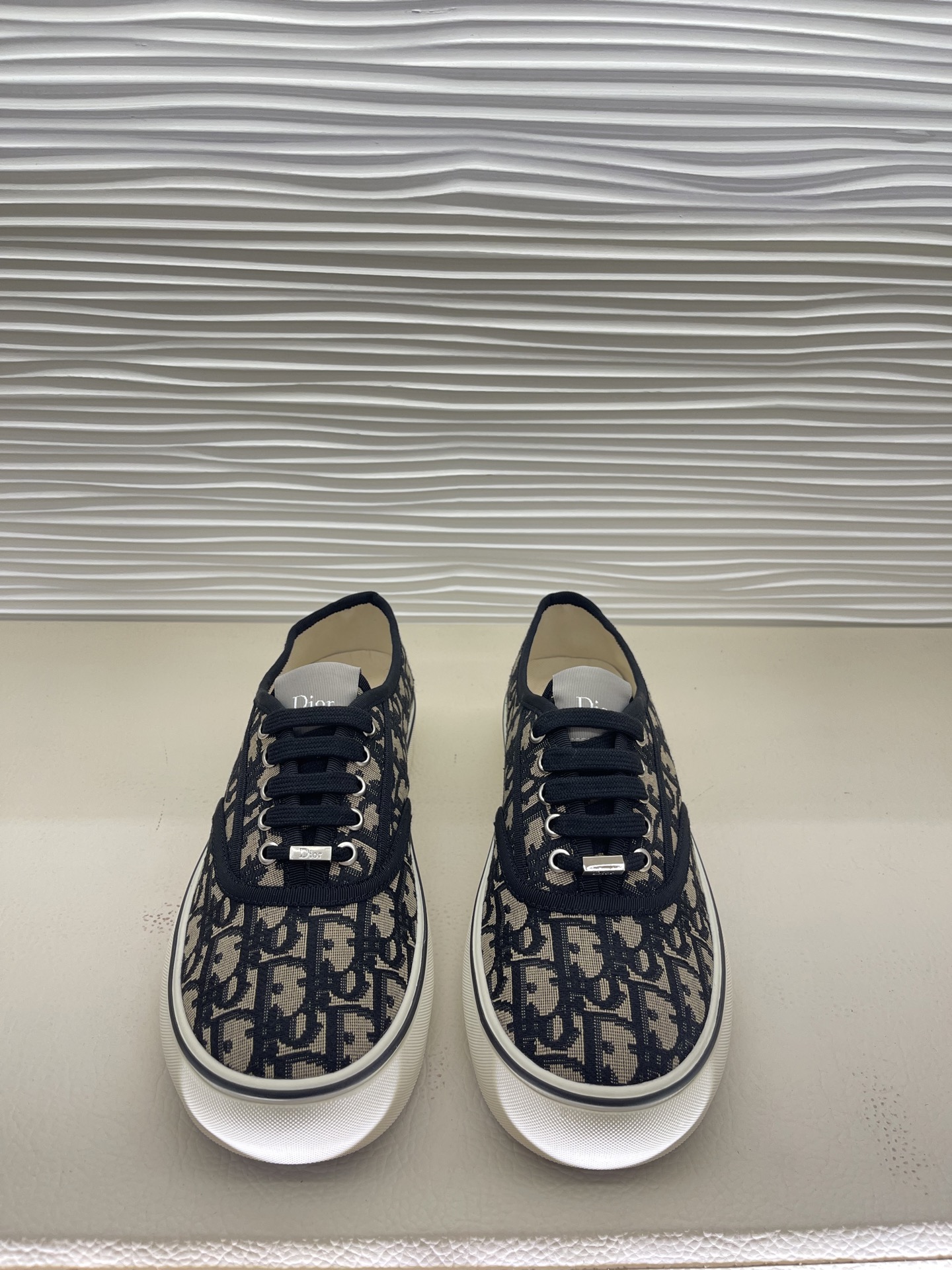 디올 디올 솔트윈드 뮬 스니커즈 레플리카 33번 이미지 - 신발 | 세미샵 레플리카 사이트