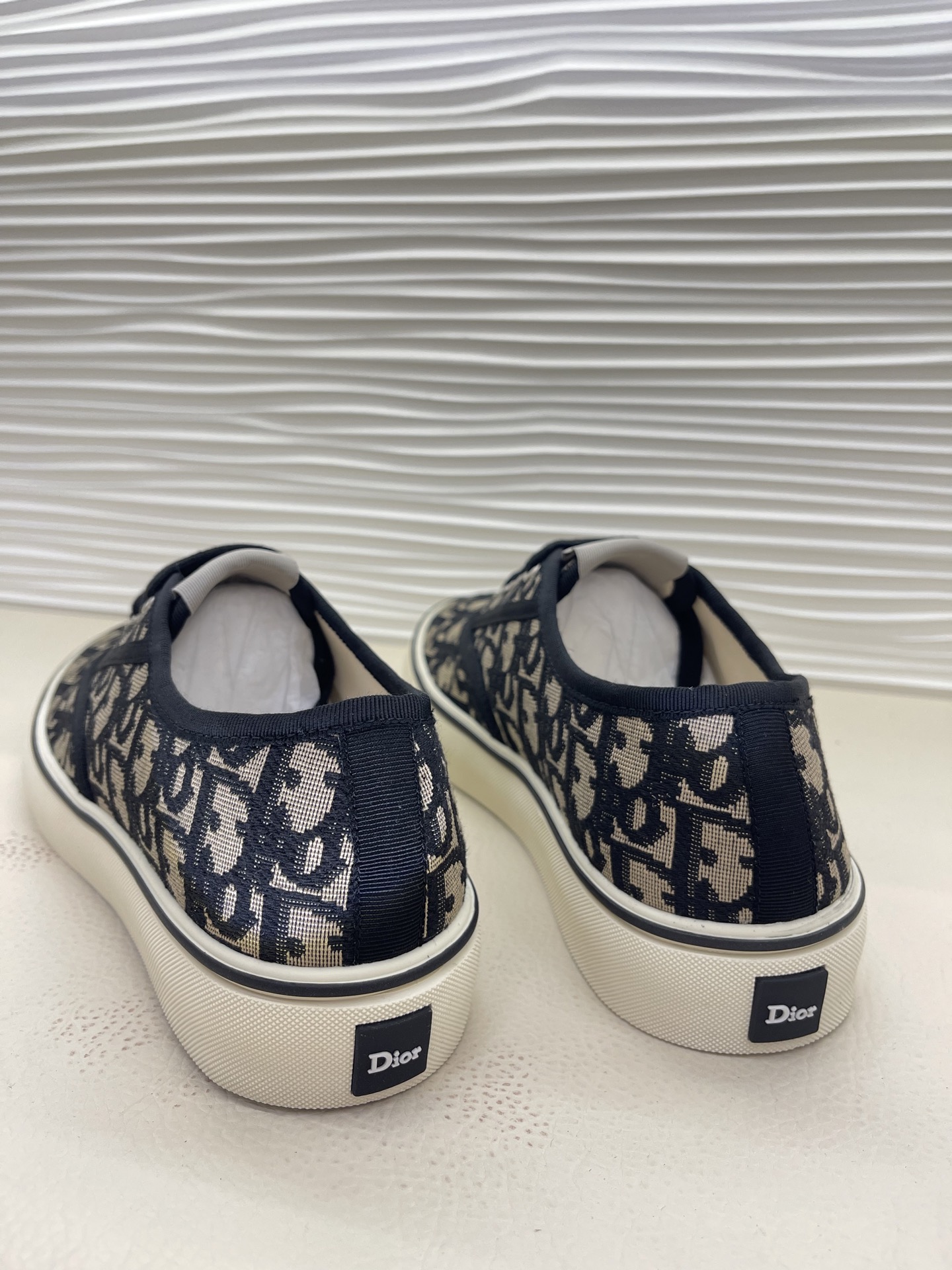 디올 디올 솔트윈드 뮬 스니커즈 레플리카 35번 이미지 - 신발 | 세미샵 레플리카 사이트