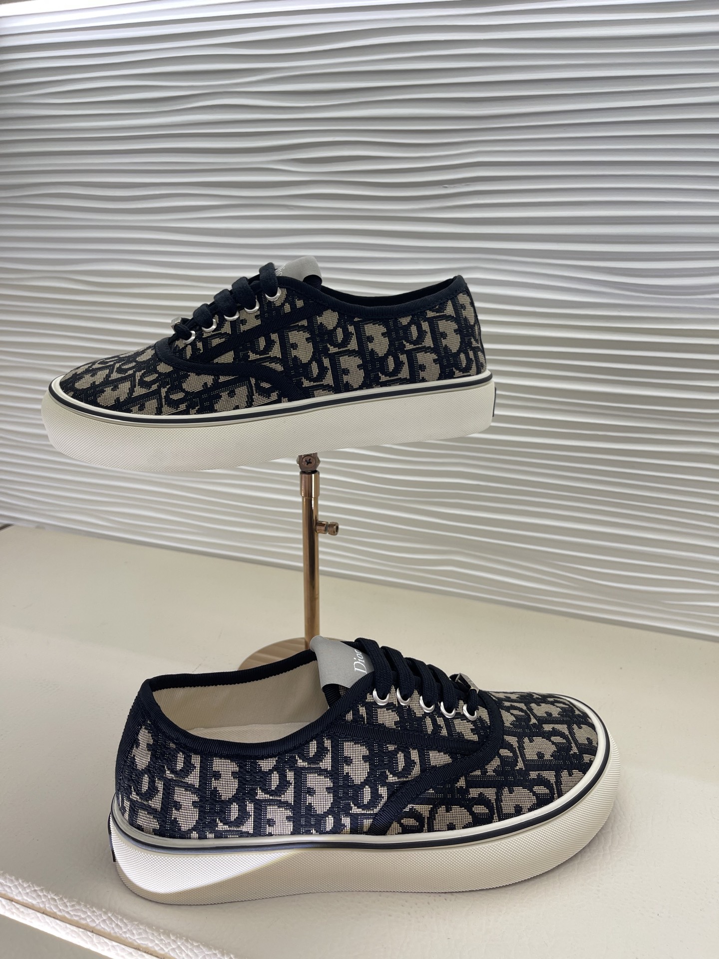 디올 디올 솔트윈드 뮬 스니커즈 레플리카 36번 이미지 - 신발 | 세미샵 레플리카 사이트