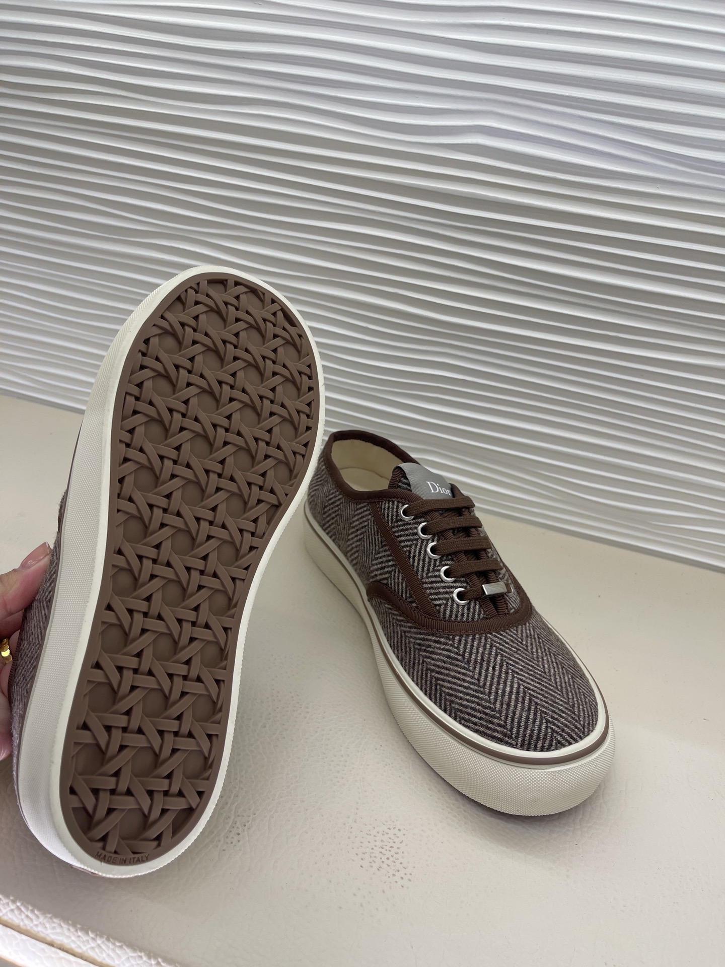 디올 디올 솔트윈드 뮬 스니커즈 레플리카 44번 이미지 - 신발 | 세미샵 레플리카 사이트