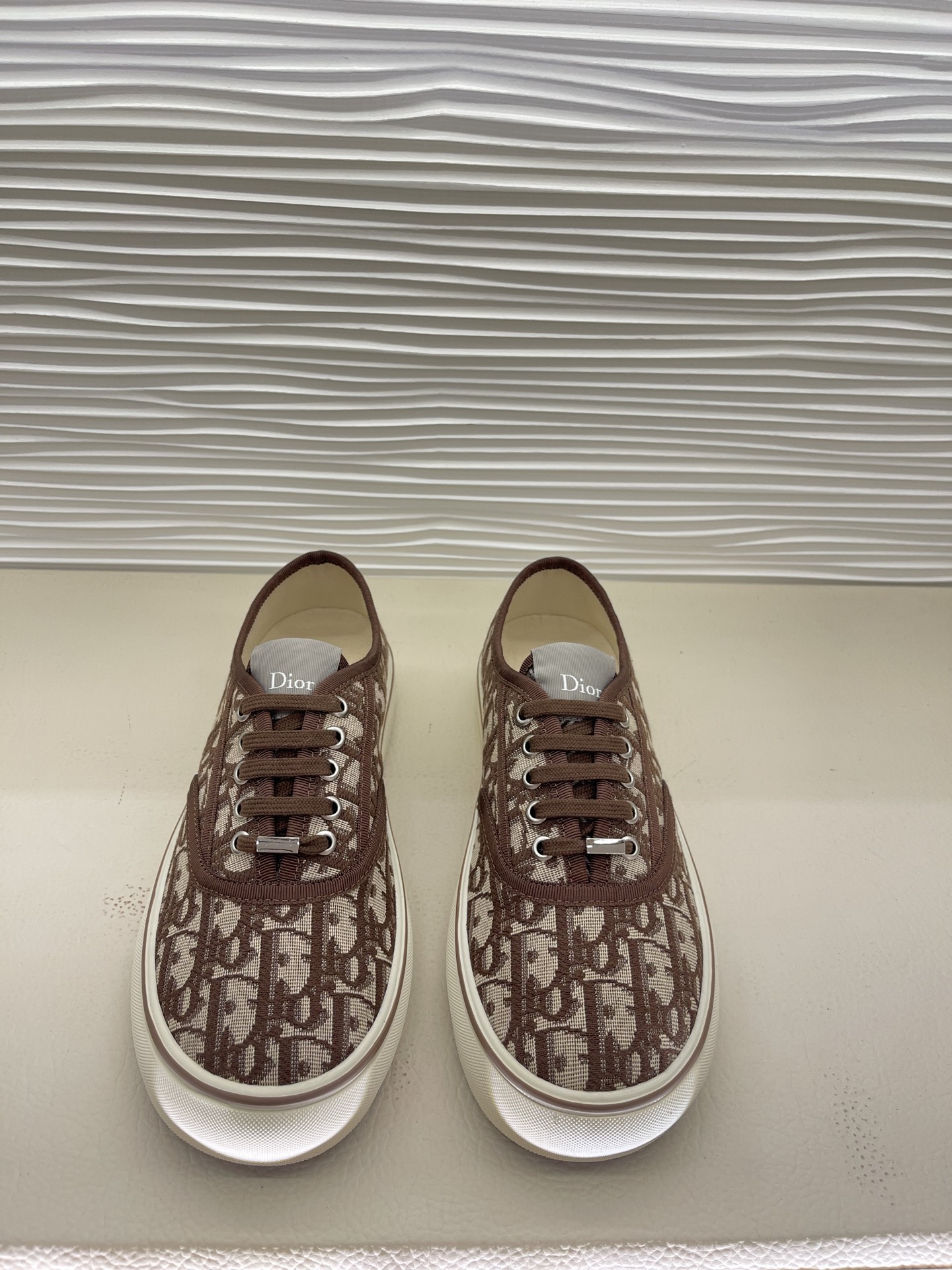 디올 디올 솔트윈드 뮬 스니커즈 레플리카 45번 이미지 - 신발 | 세미샵 레플리카 사이트