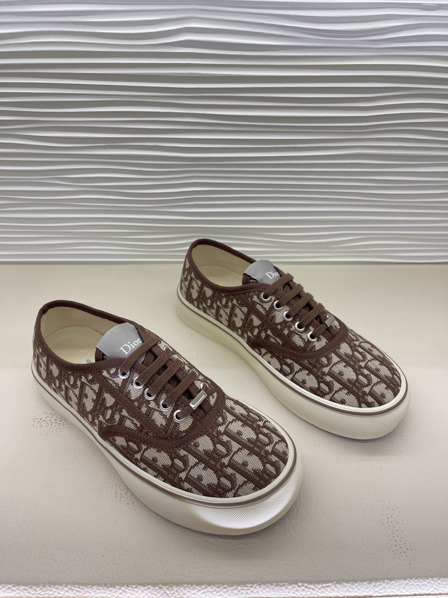 디올 디올 솔트윈드 뮬 스니커즈 레플리카 46번 이미지 - 신발 | 세미샵 레플리카 사이트