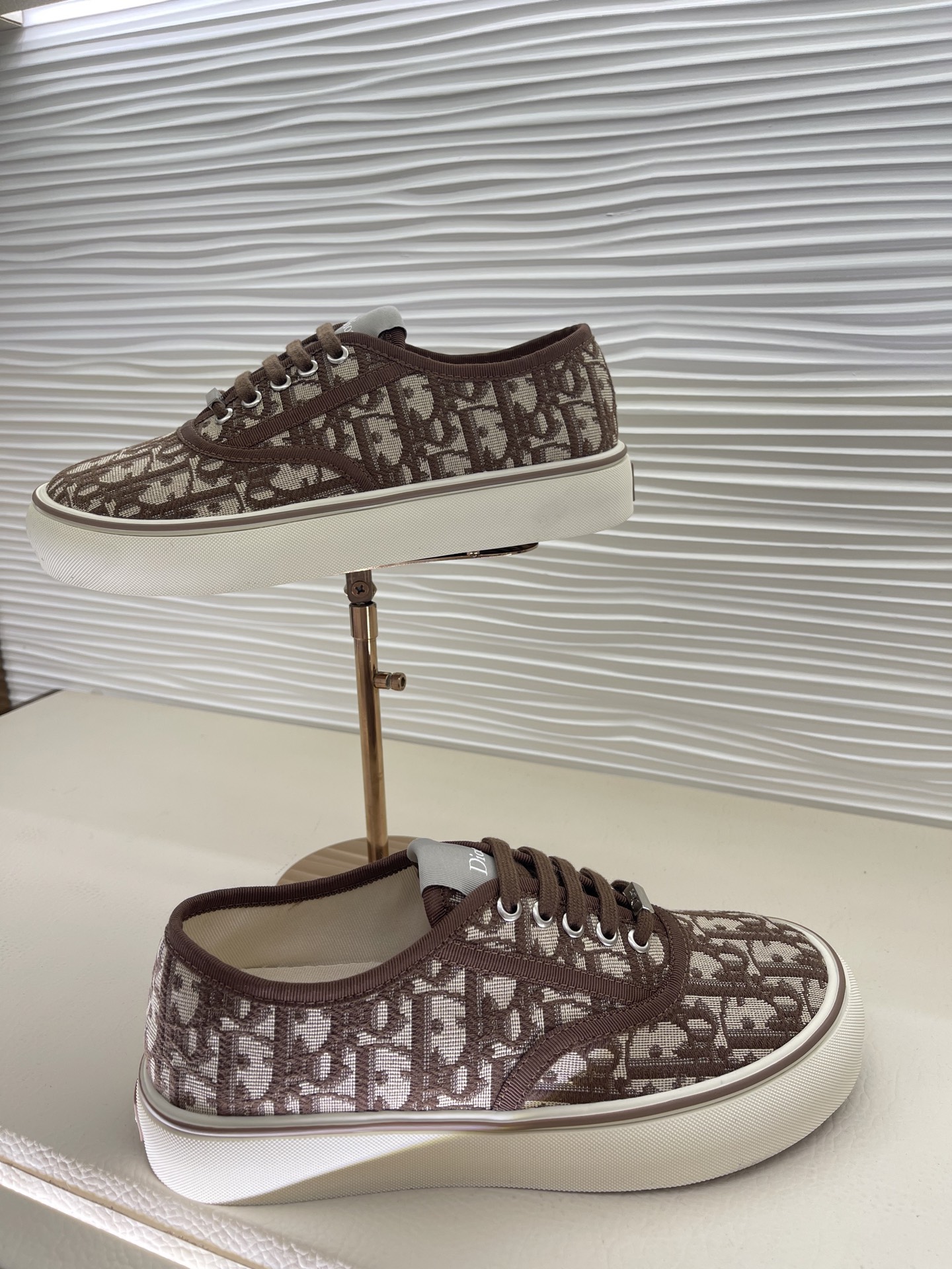 디올 디올 솔트윈드 뮬 스니커즈 레플리카 47번 이미지 - 신발 | 세미샵 레플리카 사이트