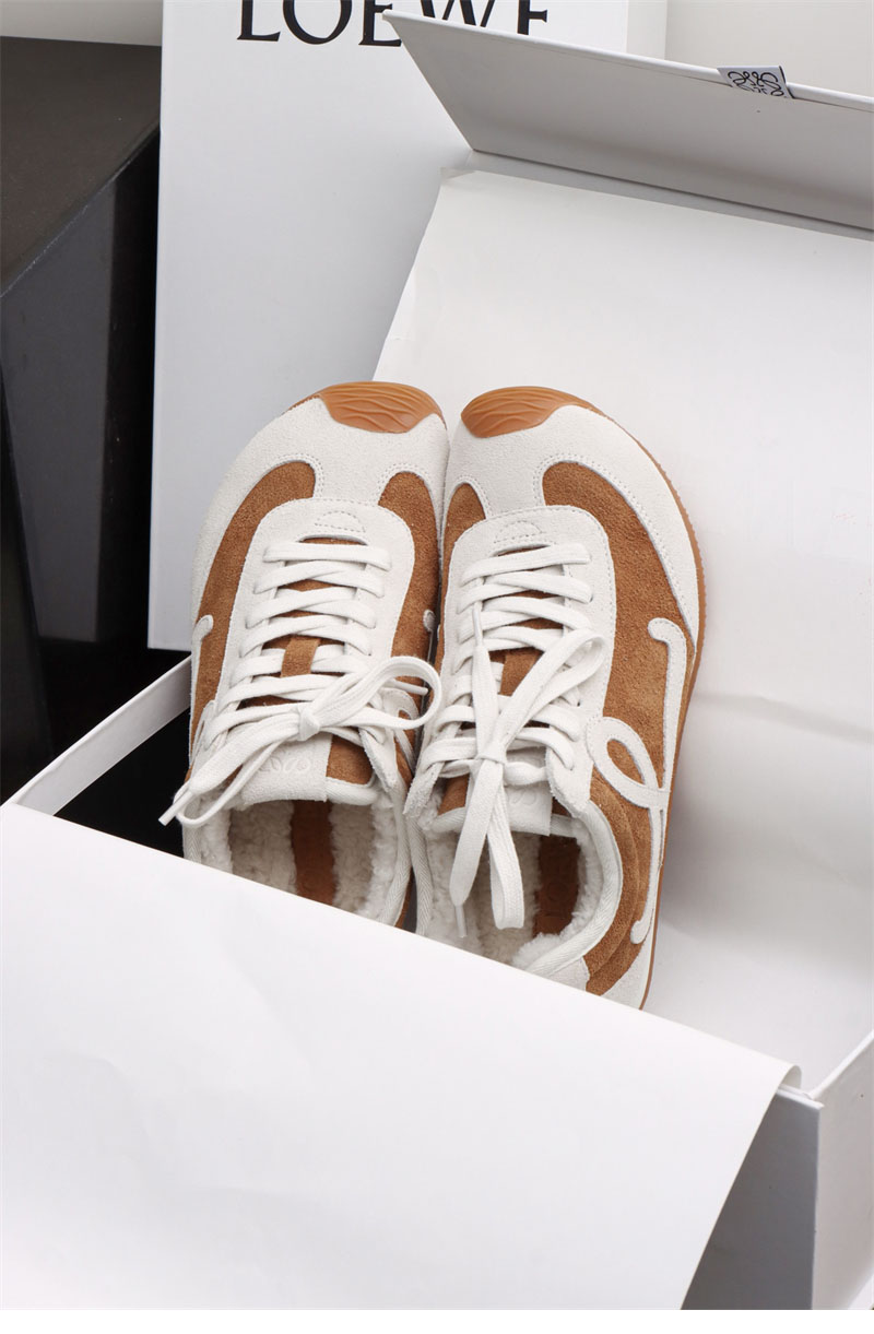 로에베 로에베 발레 러너 2.0 스웨이드 시어링 스니커즈 레플리카 1번 이미지 - 신발 | 세미샵 레플리카 사이트