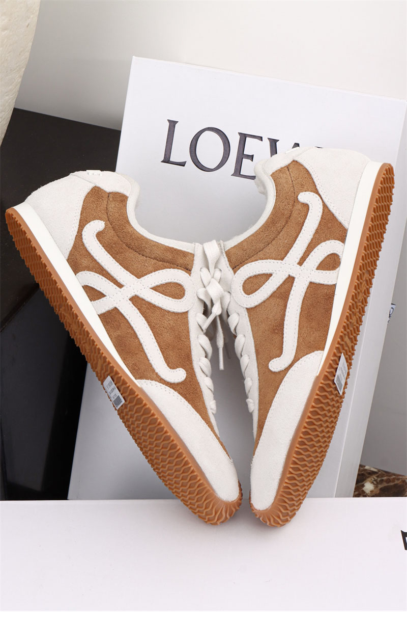 로에베 로에베 발레 러너 2.0 스웨이드 시어링 스니커즈 레플리카 2번 이미지 - 신발 | 세미샵 레플리카 사이트