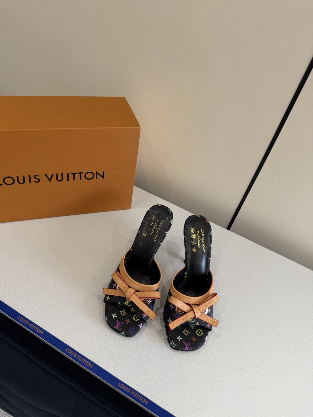 루이비통 루이비통 모노그램 멀티컬러 보우 뮬 샌들 레플리카 8번 이미지 - 신발 | 세미샵 레플리카 사이트