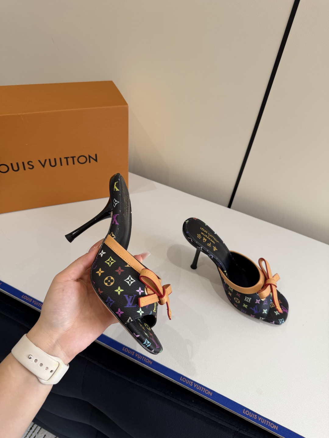 루이비통 루이비통 모노그램 멀티컬러 보우 뮬 샌들 레플리카 10번 이미지 - 신발 | 세미샵 레플리카 사이트