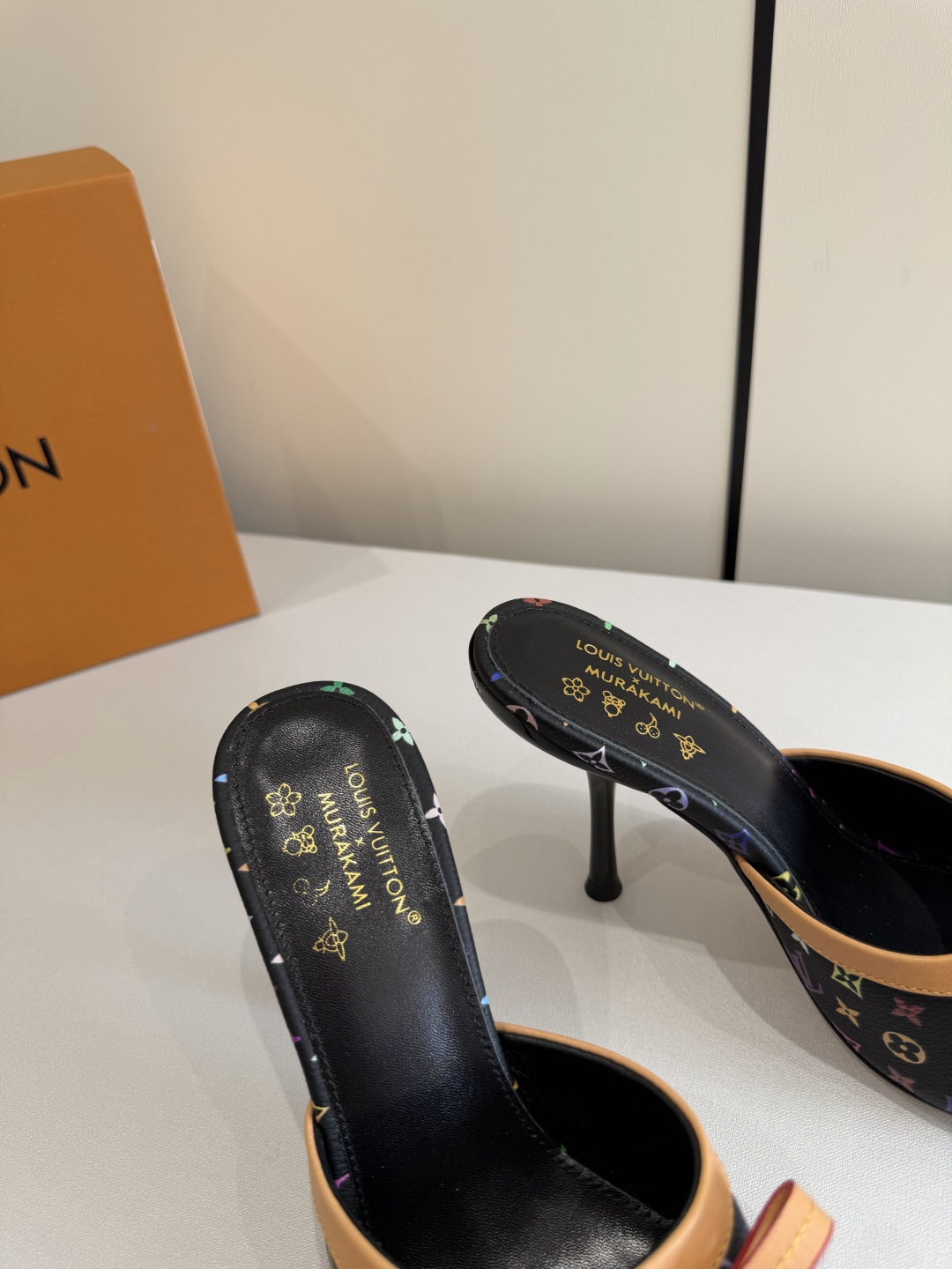 루이비통 루이비통 모노그램 멀티컬러 보우 뮬 샌들 레플리카 12번 이미지 - 신발 | 세미샵 레플리카 사이트