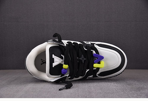 Louis Vuitton 루이비통 트레이너 맥시 DIY 버클 스니커즈 레플리카 3번 이미지 - 신발 | 세미샵 레플리카 사이트