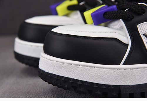 Louis Vuitton 루이비통 트레이너 맥시 DIY 버클 스니커즈 레플리카 11번 이미지 - 신발 | 세미샵 레플리카 사이트