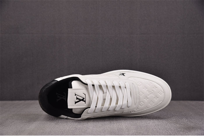 Louis Vuitton 루이비통 LV 이니셜 시그니처 리볼리 스니커즈 화이트 레플리카 4번 이미지 - 신발 | 세미샵 레플리카 사이트