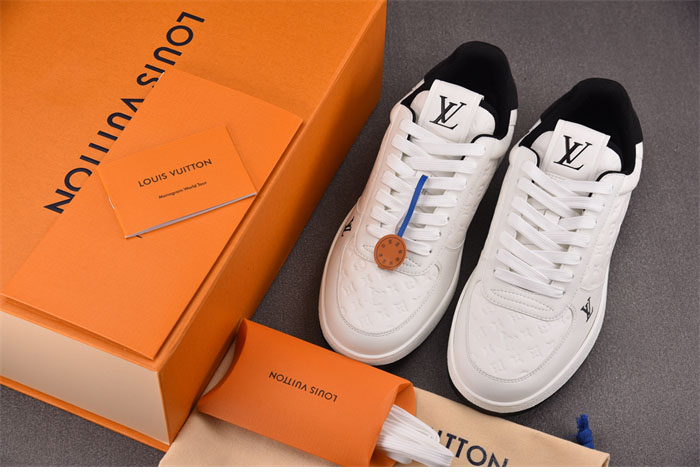 Louis Vuitton 루이비통 LV 이니셜 시그니처 리볼리 스니커즈 화이트 레플리카 8번 이미지 - 신발 | 세미샵 레플리카 사이트
