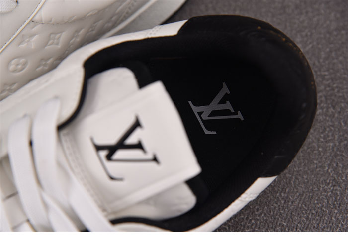 Louis Vuitton 루이비통 LV 이니셜 시그니처 리볼리 스니커즈 화이트 레플리카 11번 이미지 - 신발 | 세미샵 레플리카 사이트