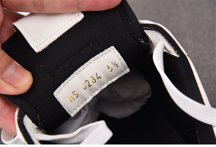 Louis Vuitton 루이비통 LV 이니셜 시그니처 리볼리 스니커즈 화이트 레플리카 15번 이미지 - 신발 | 세미샵 레플리카 사이트