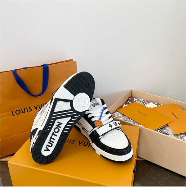 Louis Vuitton 루이비통 LV 트레이너 스니커즈 레플리카 17번 이미지 - 신발 | 세미샵 레플리카 사이트