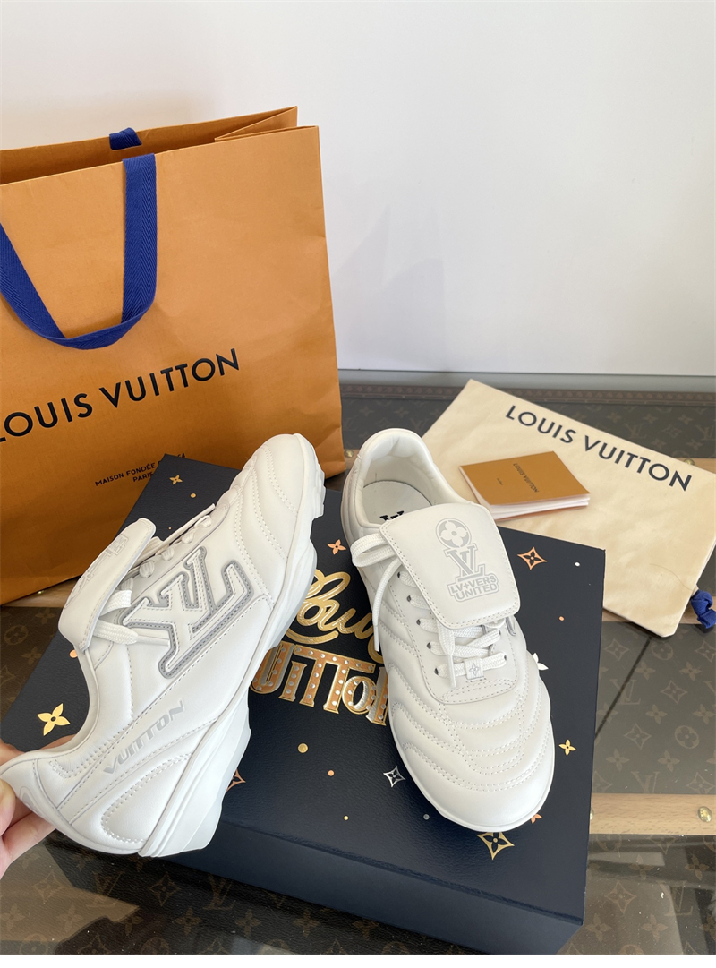 Louis Vuitton 루이비통 LV 풋프린트 사커 스니커즈 레플리카 10번 이미지 - 신발 | 세미샵 레플리카 사이트