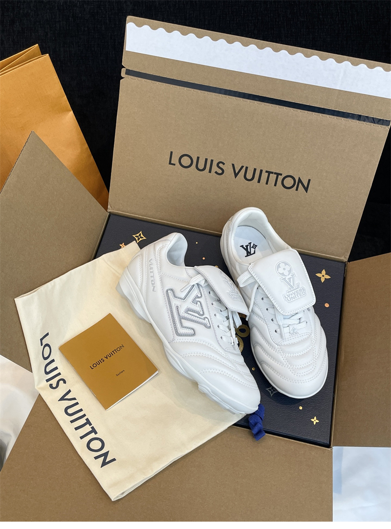 Louis Vuitton 루이비통 LV 풋프린트 사커 스니커즈 레플리카 11번 이미지 - 신발 | 세미샵 레플리카 사이트