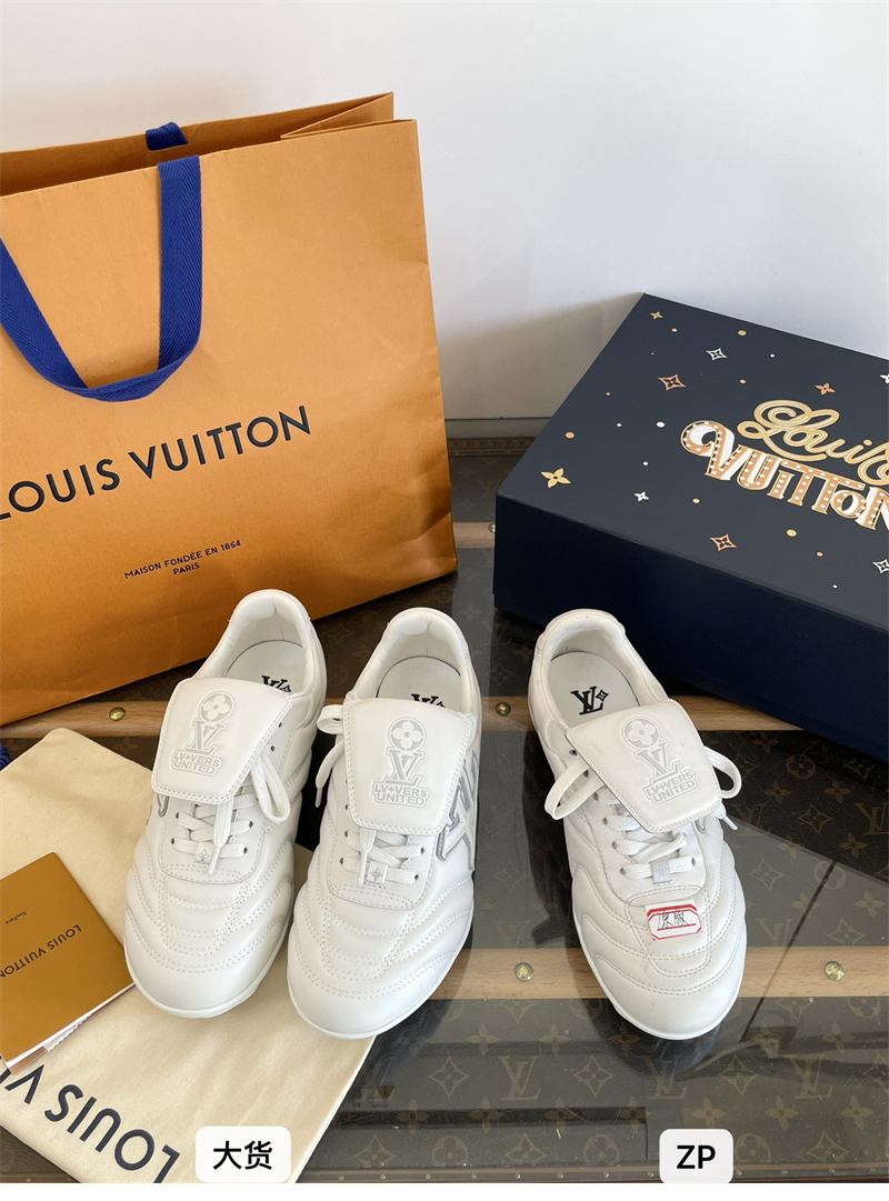 Louis Vuitton 루이비통 LV 풋프린트 사커 스니커즈 레플리카 13번 이미지 - 신발 | 세미샵 레플리카 사이트