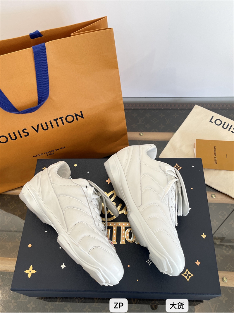 Louis Vuitton 루이비통 LV 풋프린트 사커 스니커즈 레플리카 15번 이미지 - 신발 | 세미샵 레플리카 사이트