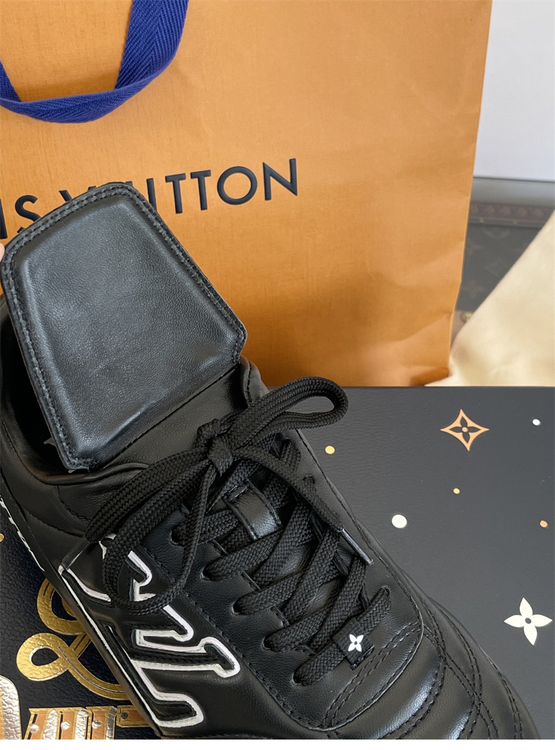 Louis Vuitton 루이비통 LV 풋프린트 사커 스니커즈 레플리카 21번 이미지 - 신발 | 세미샵 레플리카 사이트