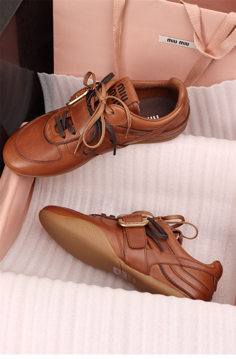 미우미우 미우미우 로고 버클 스트랩 레더 스니커즈 레플리카 13번 이미지 - 신발 | 세미샵 레플리카 사이트