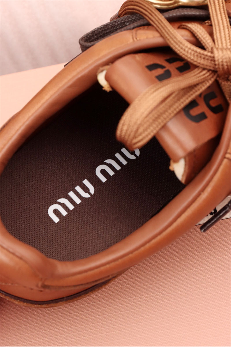 미우미우 미우미우 로고 버클 스트랩 레더 스니커즈 레플리카 11번 이미지 - 신발 | 세미샵 레플리카 사이트
