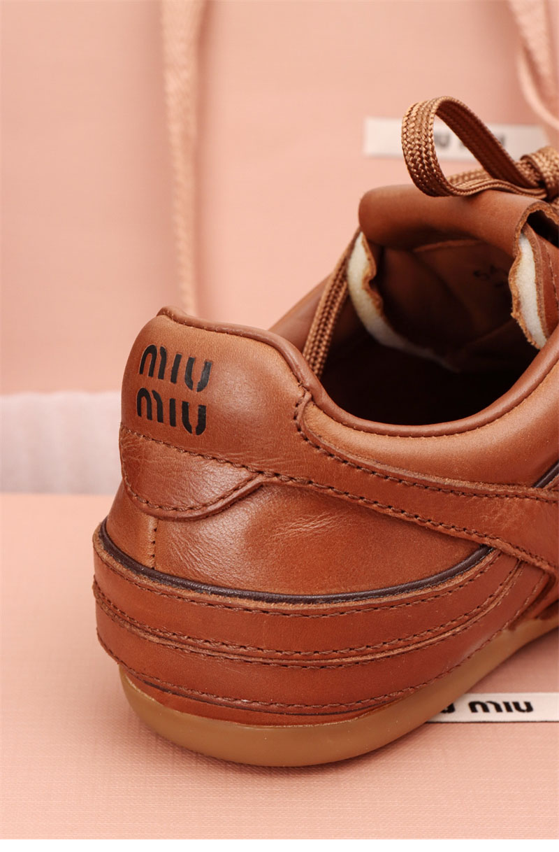 미우미우 미우미우 로고 버클 스트랩 레더 스니커즈 레플리카 5번 이미지 - 신발 | 세미샵 레플리카 사이트
