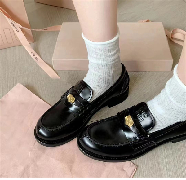 Miu Miu 미우미우 브러쉬드 가죽 페니 로퍼 레플리카 2번 이미지 - 신발 | 세미샵 레플리카 사이트