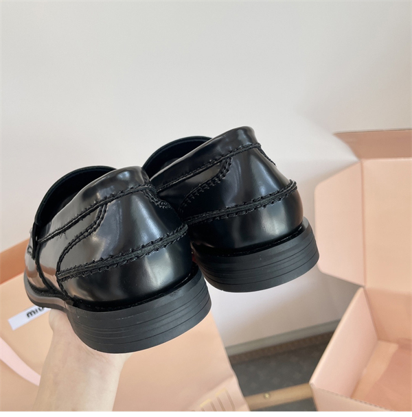 Miu Miu 미우미우 브러쉬드 가죽 페니 로퍼 레플리카 4번 이미지 - 신발 | 세미샵 레플리카 사이트